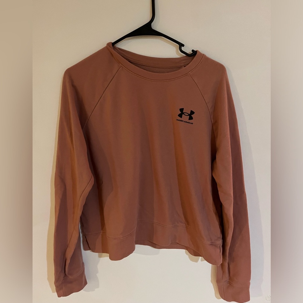 Woman’s Under Armor crew neck